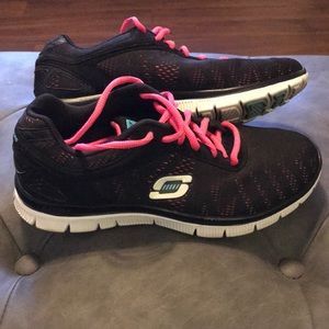 Skechers Blsck Skech-Knit Sneakers